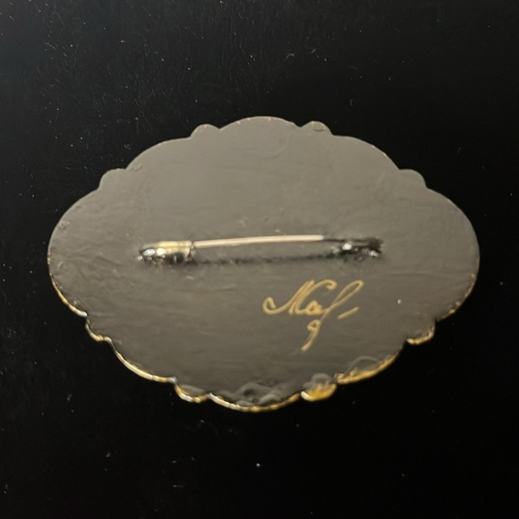 Vintage Russian Floral Lacquer Scalloped Edge Oval Signed Brooch Pin - Picture 3 of 6